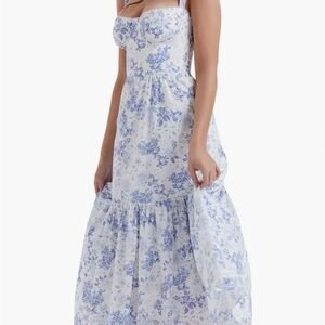 House of CB ELIA BLUE PRINT MIDI SUNDRESS
Bigger cup